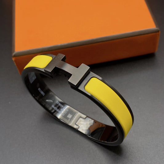 [Love's Uplift]CLIC HM SO BLACK YELLOW BRACELET