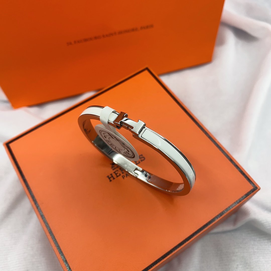 [Love's Uplift]CLASSIC HM CLIC WHITE 8MM ENAMEL BRACELET