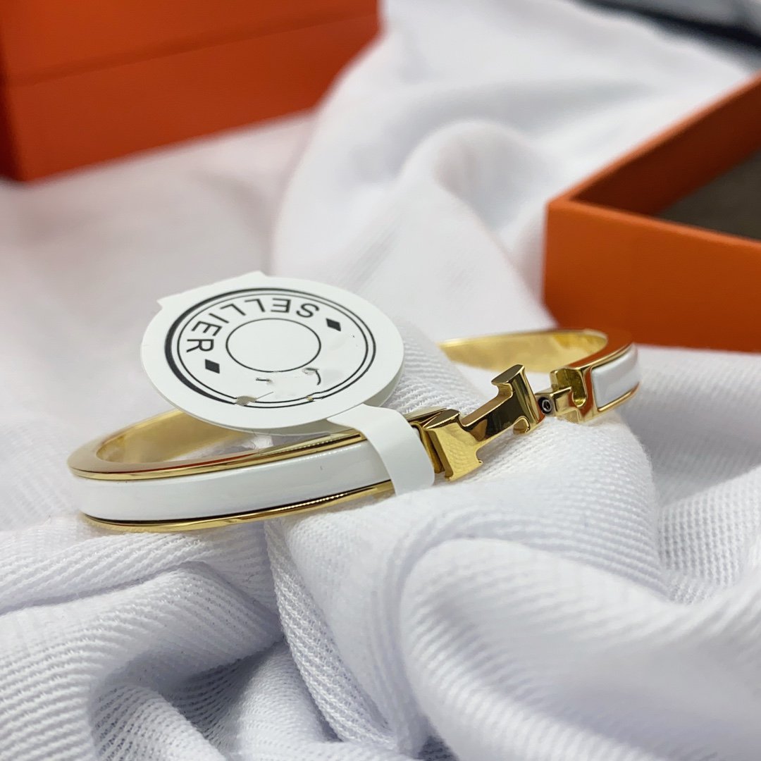 [Love's Uplift]CLASSIC HM CLIC WHITE 8MM ENAMEL BRACELET