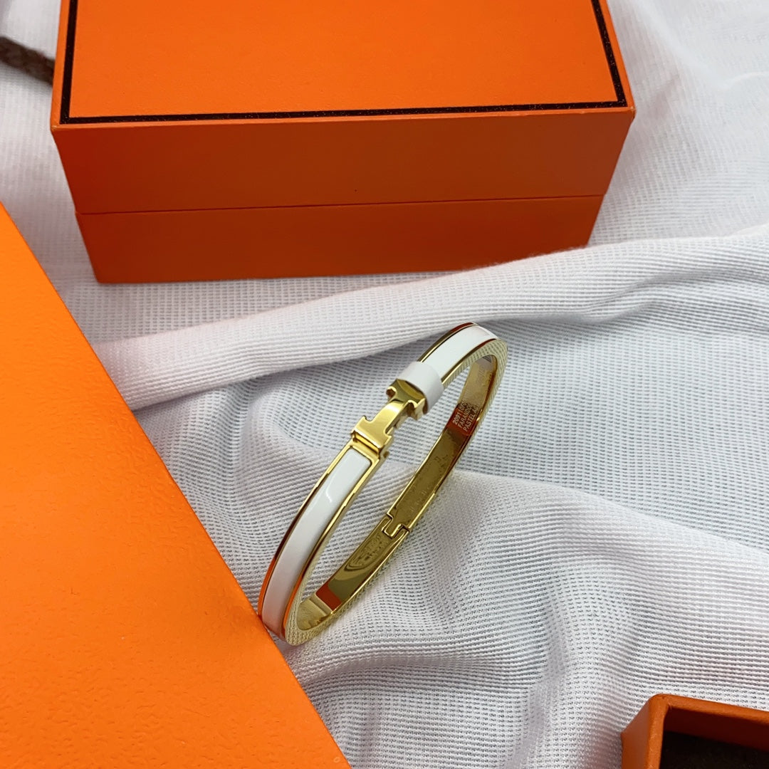 [Love's Uplift]CLASSIC HM CLIC WHITE 8MM ENAMEL BRACELET