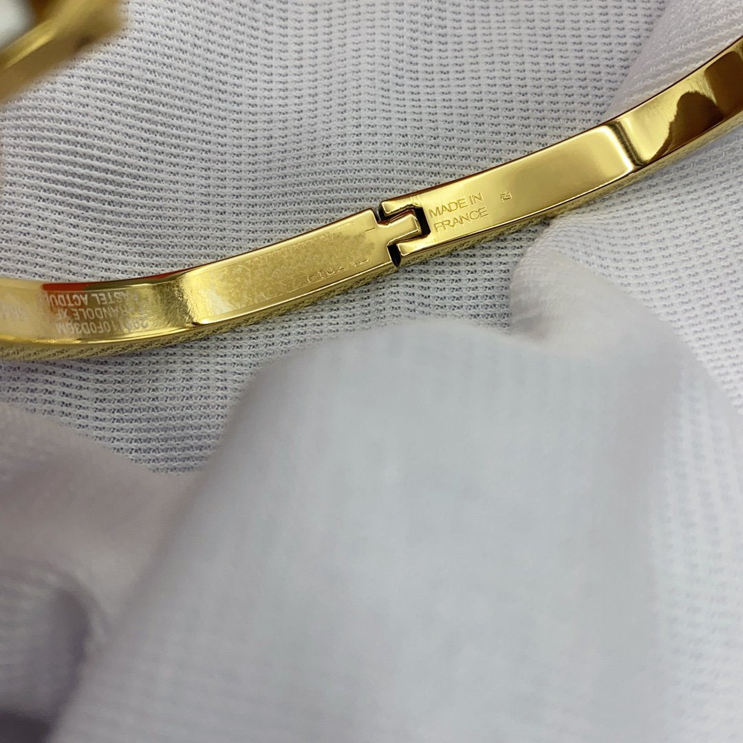 [Love's Uplift]CLASSIC HM CLIC WHITE 8MM ENAMEL BRACELET