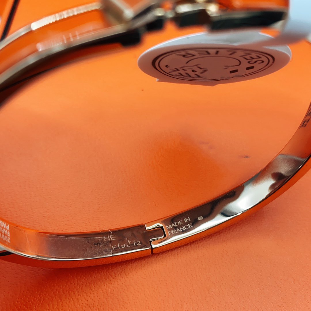 [Love's Uplift]CLASSIC HM CLIC RED 8MM ENAMEL BRACELET