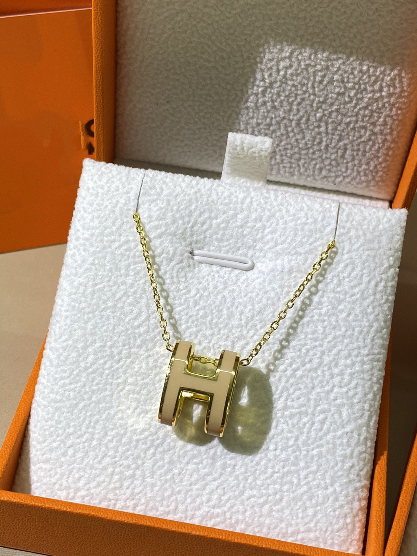 [Love's Uplift]HM CLIC YELLOW ENAMEL GOLD NECKLACE