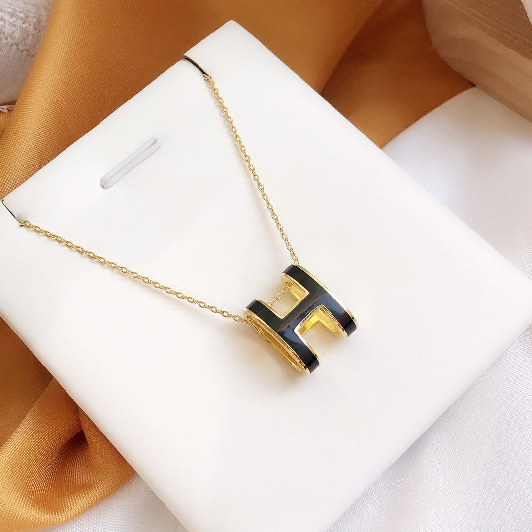 [Love's Uplift]HM CLIC BLACK ENAMEL GOLD NECKLACE