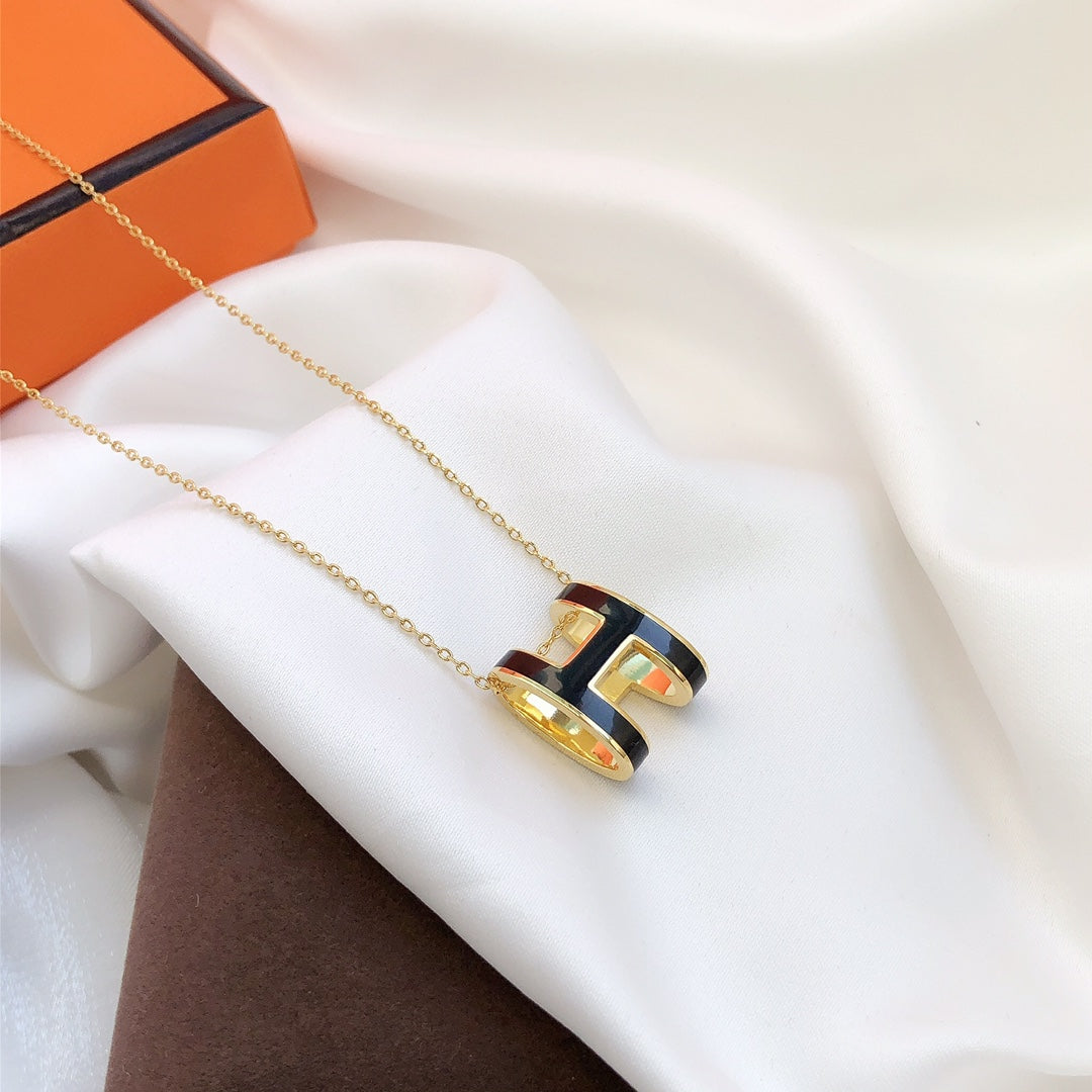 [Love's Uplift]HM CLIC BLACK ENAMEL GOLD NECKLACE
