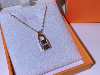 [Love's Uplift]HM ADVANCED NICHE LOCK HEAD NECKLACE DIAMONDS