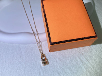 [Love's Uplift]HM ADVANCED NICHE LOCK HEAD NECKLACE DIAMONDS