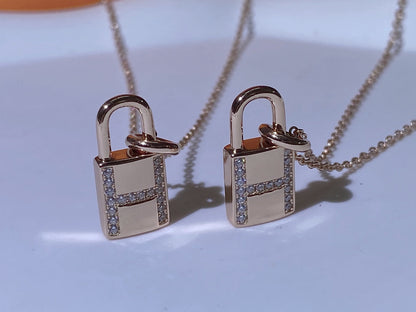 [Love's Uplift]HM ADVANCED NICHE LOCK HEAD NECKLACE DIAMONDS
