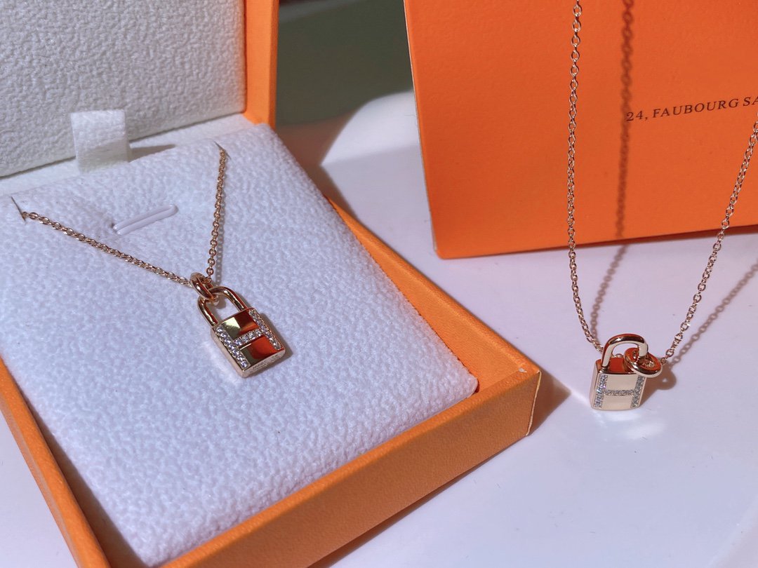 [Love's Uplift]HM ADVANCED NICHE LOCK HEAD NECKLACE DIAMONDS