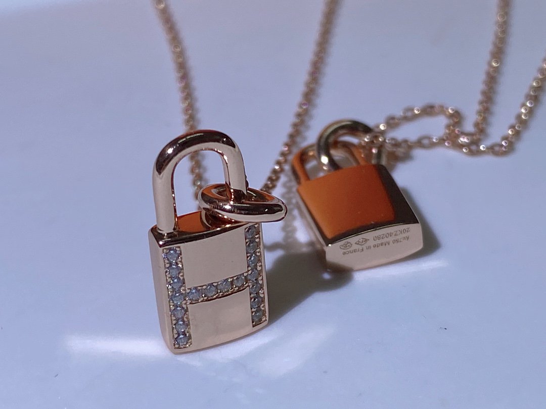 [Love's Uplift]HM ADVANCED NICHE LOCK HEAD NECKLACE DIAMONDS