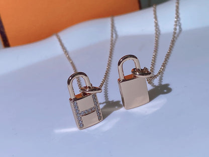 [Love's Uplift]HM ADVANCED NICHE LOCK HEAD NECKLACE DIAMONDS