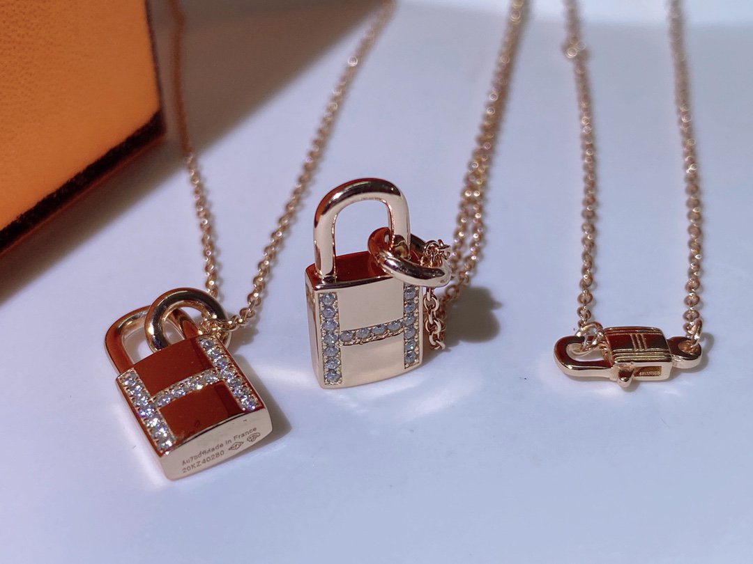 [Love's Uplift]HM ADVANCED NICHE LOCK HEAD NECKLACE DIAMONDS