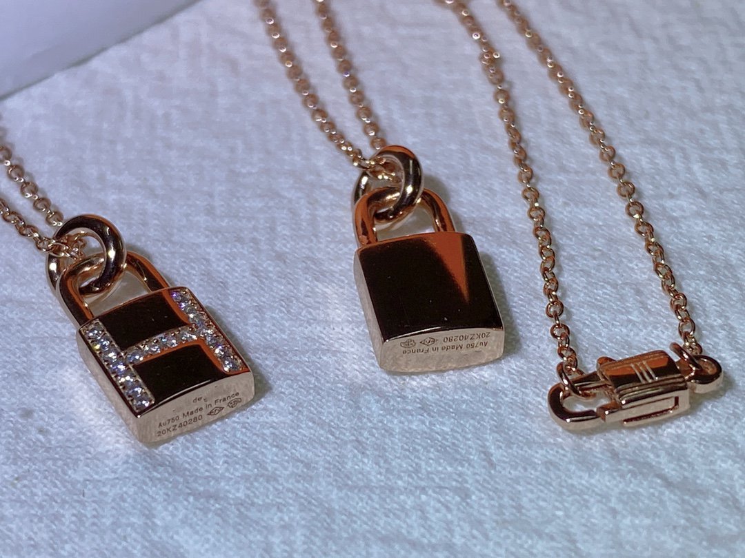[Love's Uplift]HM ADVANCED NICHE LOCK HEAD NECKLACE DIAMONDS