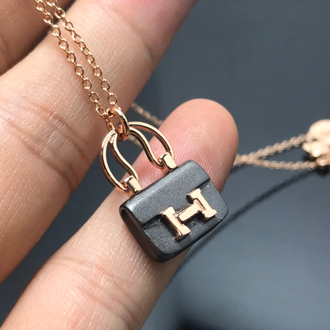 [Love's Uplift]WOMEN'S HM AMULETTES CONSTANCE PENDANT NECKLACE