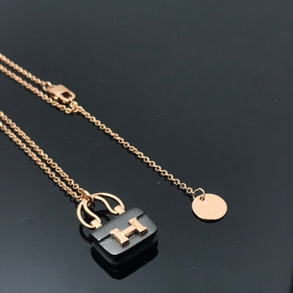 [Love's Uplift]WOMEN'S HM AMULETTES CONSTANCE PENDANT NECKLACE