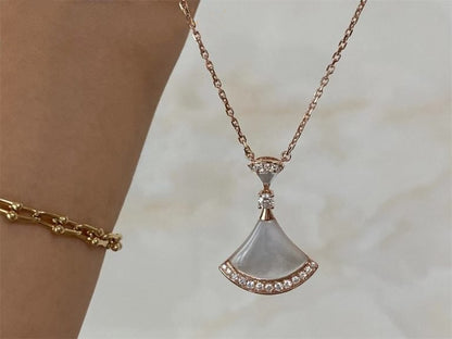 [Love's Uplift]DREAM NECKLACE MOP PINK GOLD DIAMOND