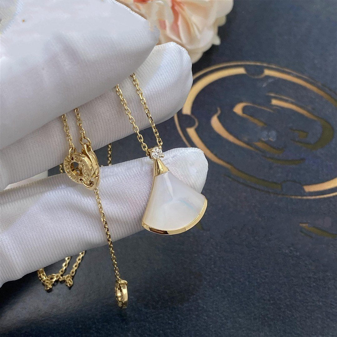[Love's Uplift]DREAM NECKLACE WHITE MOP GOLD 1 DIAMOND