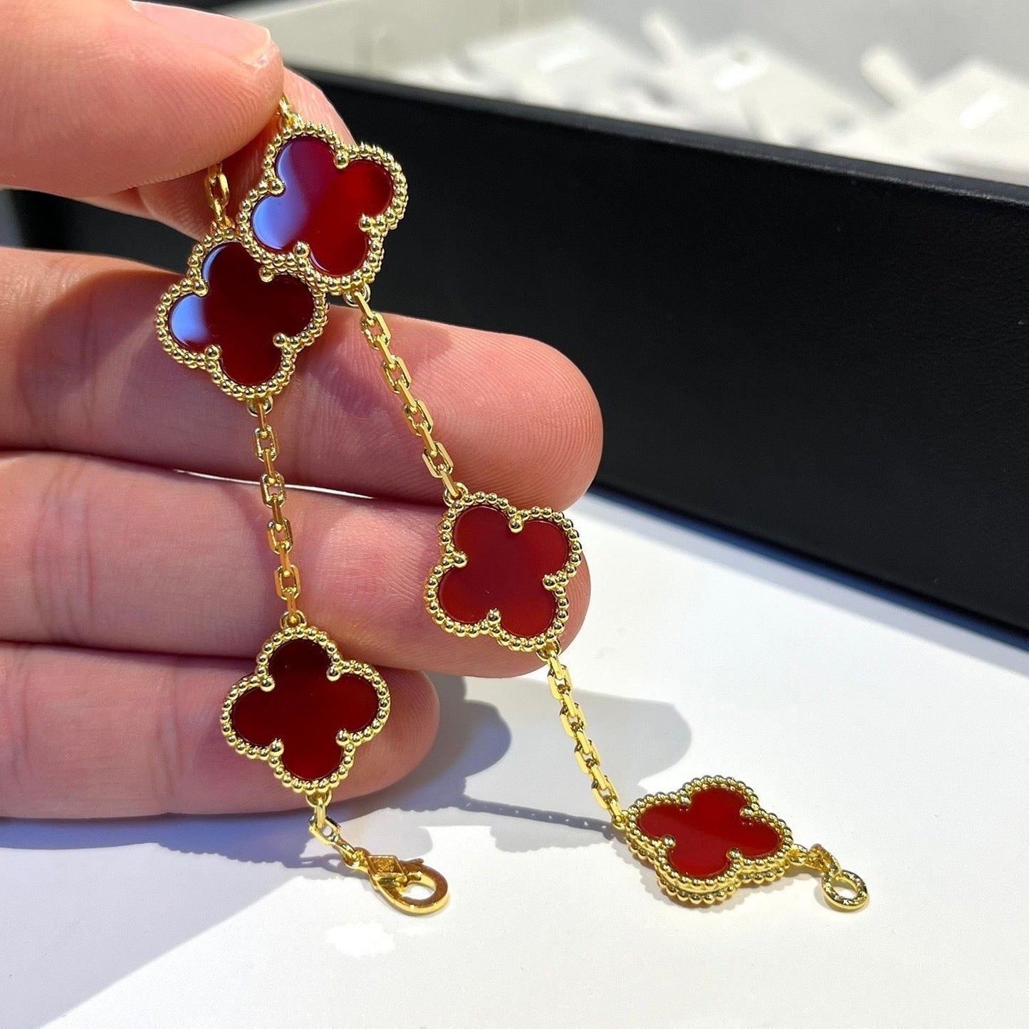 [Love's Uplift]CLOVER 5 MOTIFS RED AGATE  BRACELET