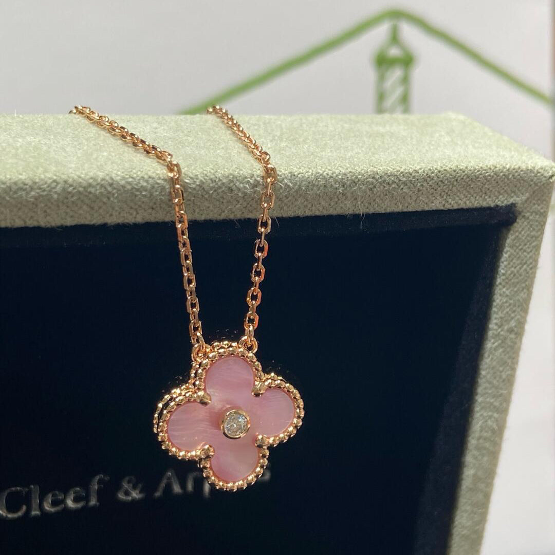 [Love's Uplift]CLOVER 15MM DIAMOND PINK MOP NECKLACE