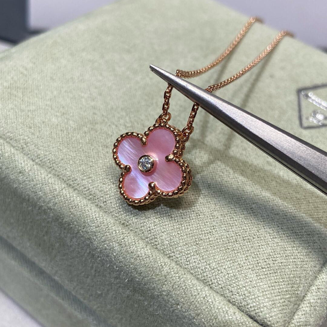 [Love's Uplift]CLOVER 15MM DIAMOND PINK MOP NECKLACE