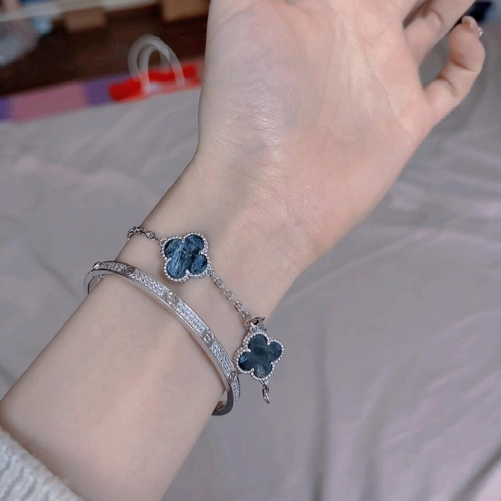 [Love's Uplift]CLOVER 5 MOTIF PIETERSITE SILVER BRACELET