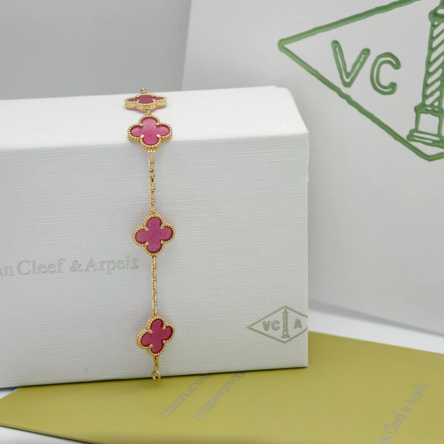 [Love's Uplift]CLOVER 5 MOTIFS PINK ENAMEL BRACELET