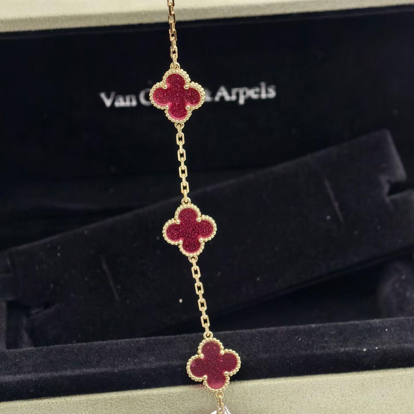 [Love's Uplift]CLOVER 5 MOTIFS PINK ENAMEL BRACELET