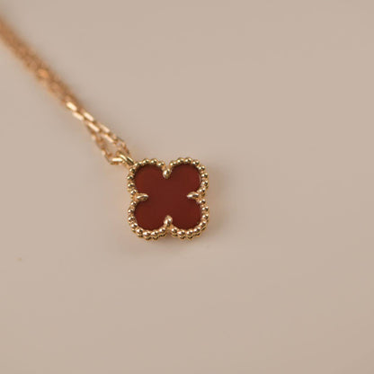 [Love's Uplift]CLOVER MINI 9.5MM WHITE CARNELIANS NECKLACE