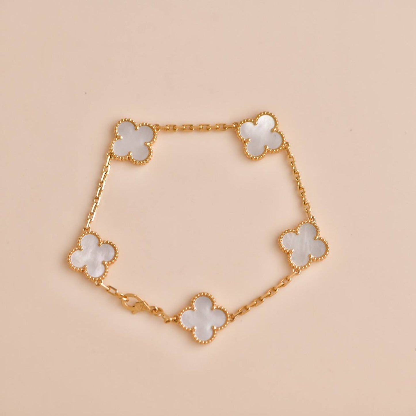 [Love's Uplift]CLOVER  5 MOTIF WHITE MOP BRACELET