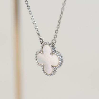 [Love's Uplift]CLOVER  15MM WHITE MOTHER-OF-PEARL SILVER