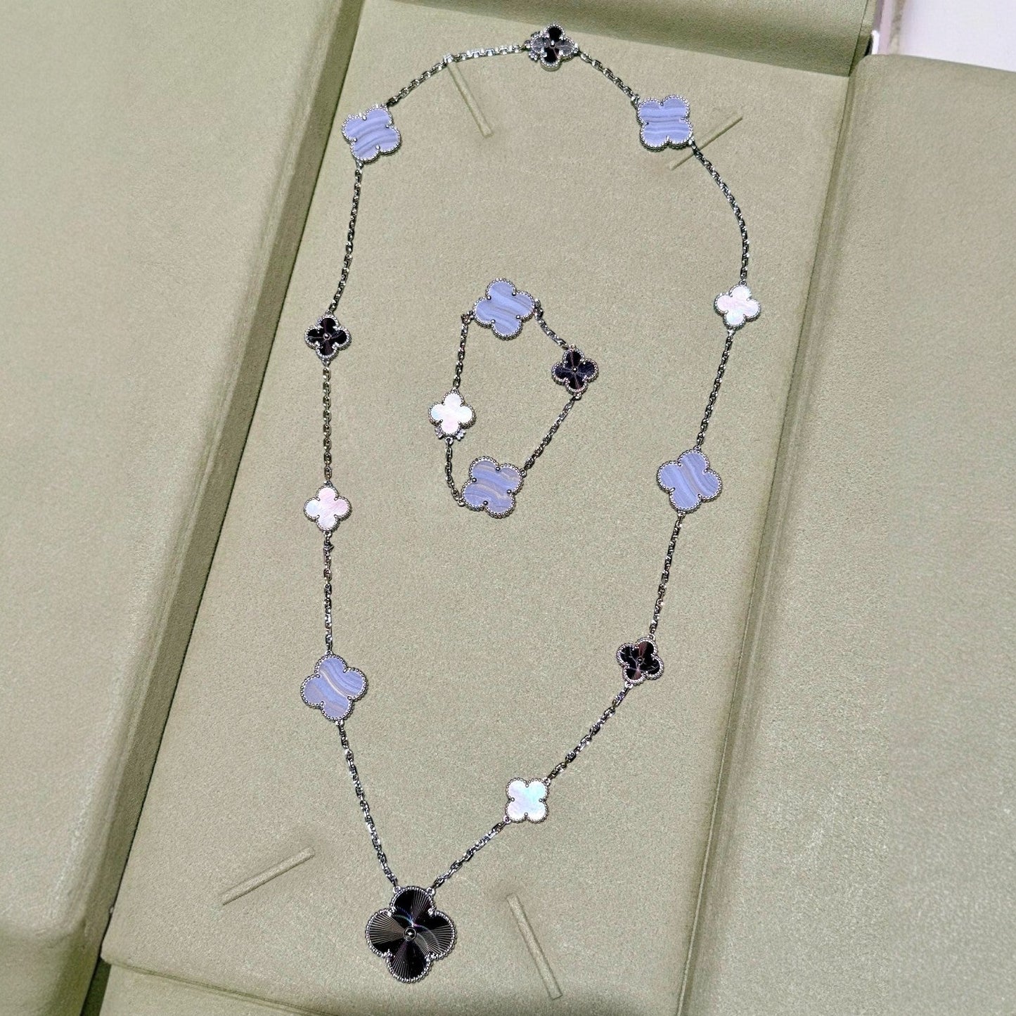 [Love's Uplift]DETACHABLE CLOVER 15(11+4) FLOWER SILVER NECKLACE SET