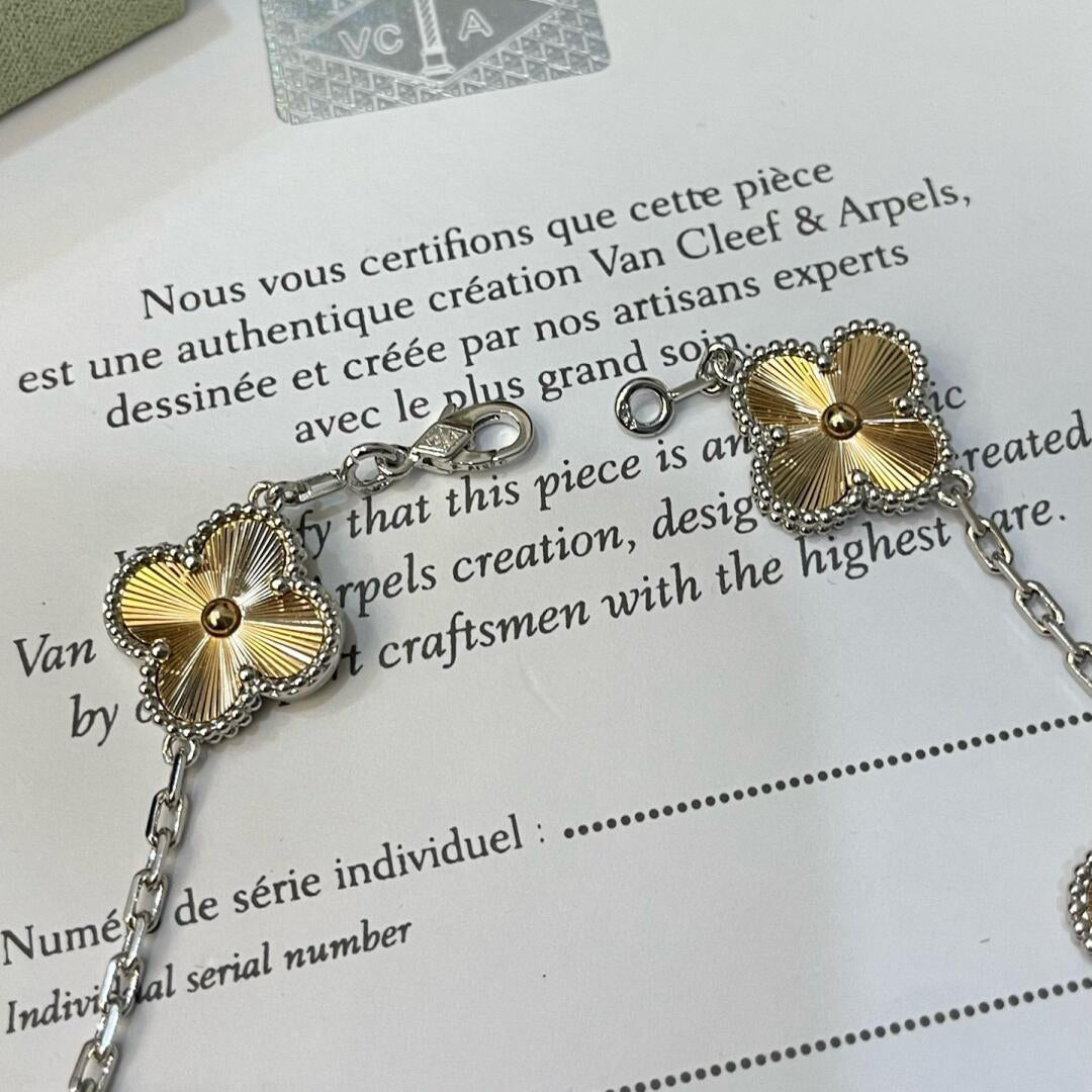 [Love's Uplift]CLOVER  5 MOTIFS  CHRISTMAS LIMITED EDITION BRACELET