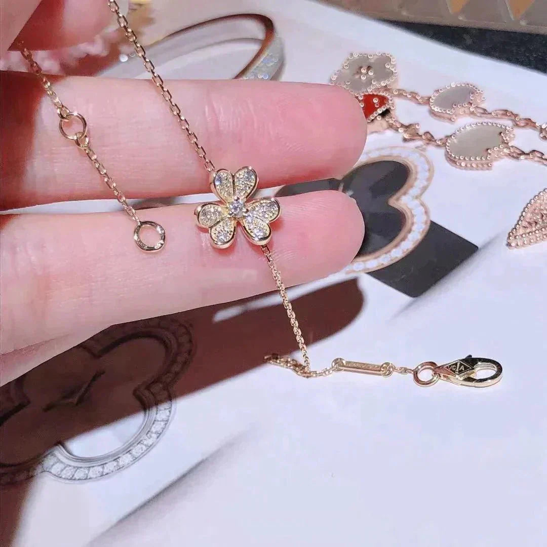 [Love's Uplift]FRIVOLE GOLD FLOWER DIAMOND BRACELET