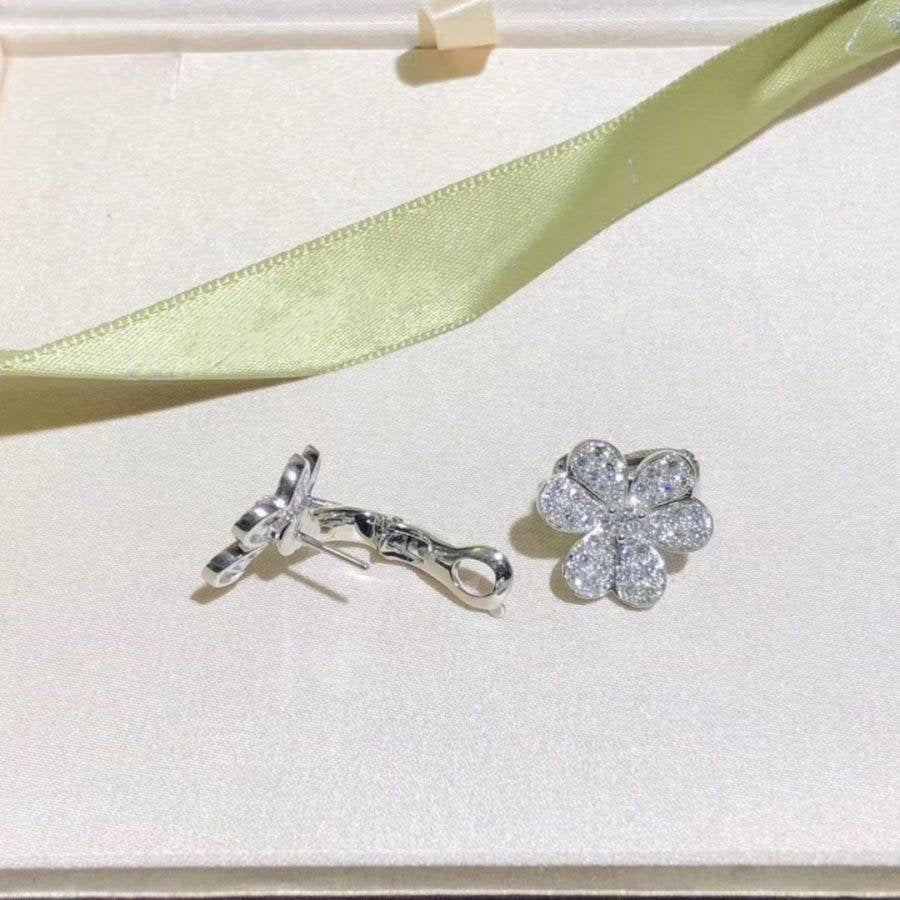 [Love's Uplift]FRIVOLE SILVER FLOWER DIAMOND EARRINGS