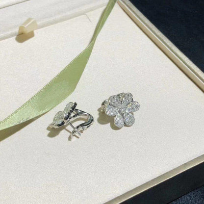 [Love's Uplift]FRIVOLE SILVER FLOWER DIAMOND EARRINGS