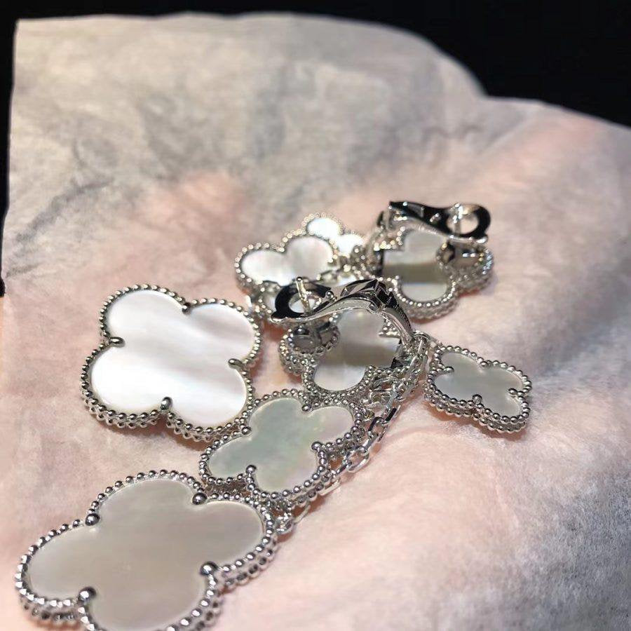 [Love's Uplift]CLOVER EARRINGS WHITE MOP 4 MOTIFS SILVER
