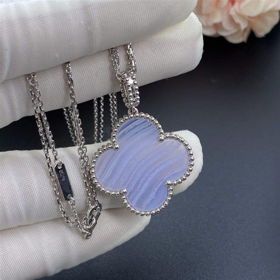 [Love's Uplift]CLOVER SILVER CHALCEDONY BIG CLOVER NECKLACE