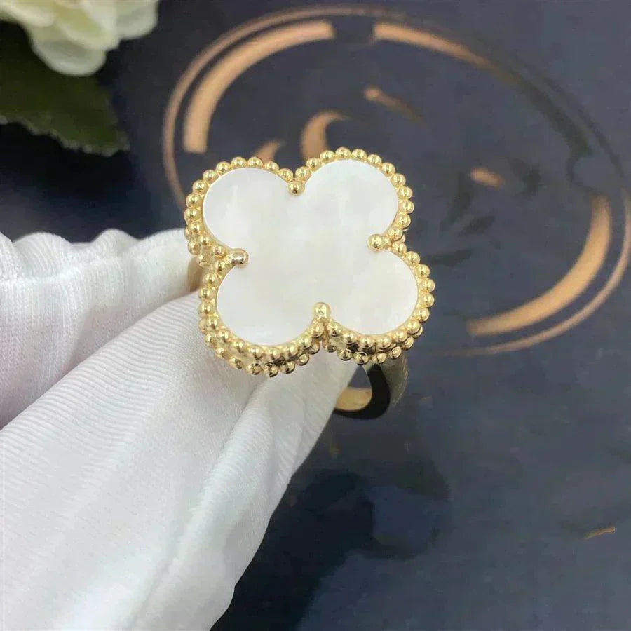 [Love's Uplift]CLOVER WHITE MOP RING