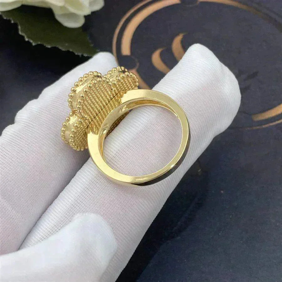 [Love's Uplift]CLOVER WHITE MOP RING