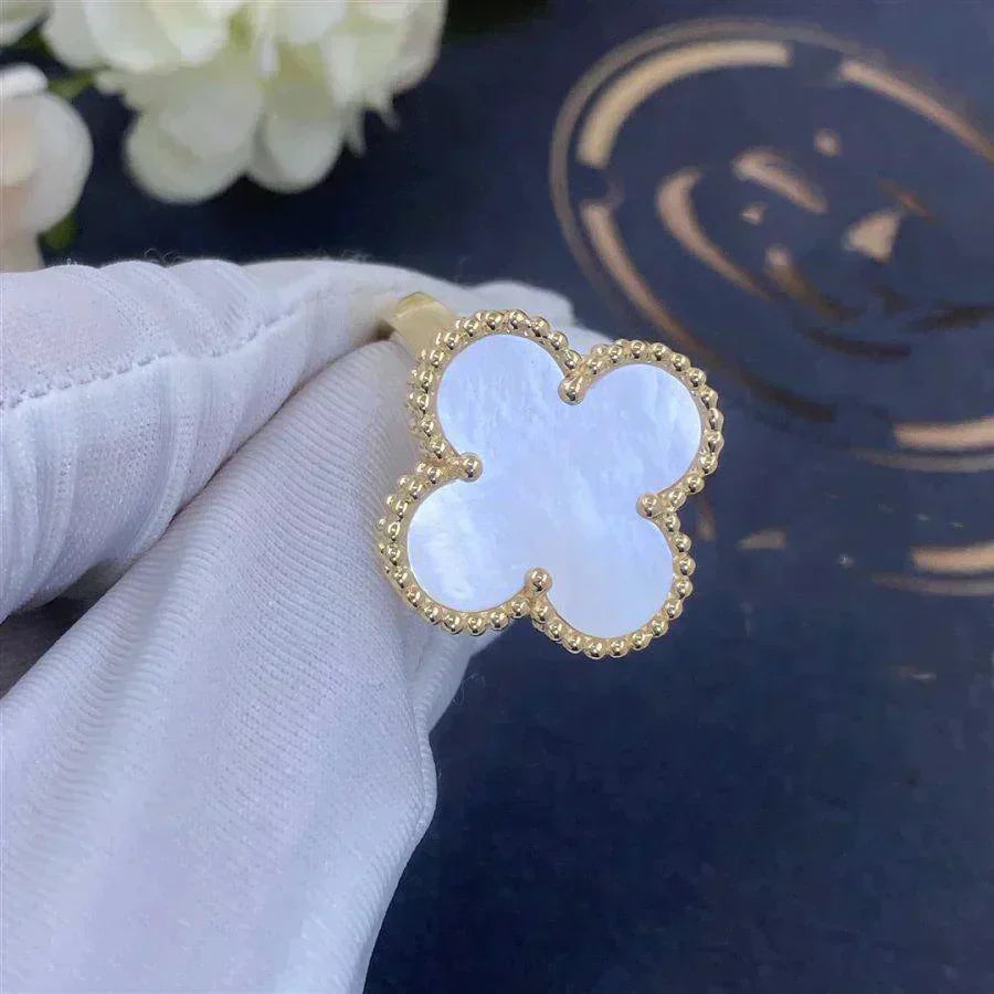 [Love's Uplift]CLOVER WHITE MOP RING