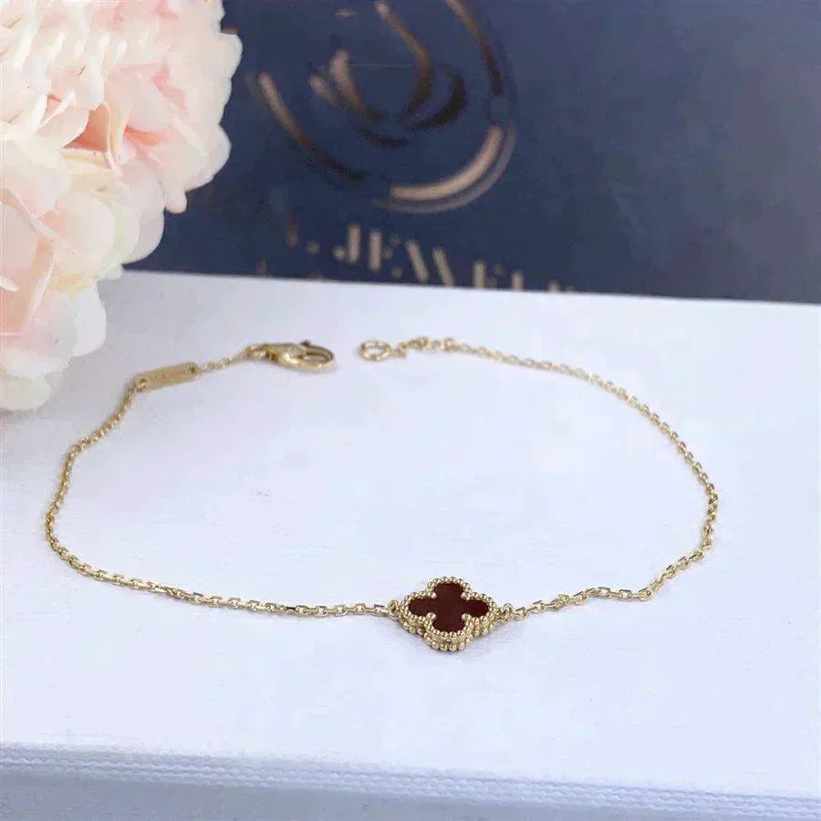 [Love's Uplift]CLOVER  CARNELIAN SINGLE FLOWER BRACELET