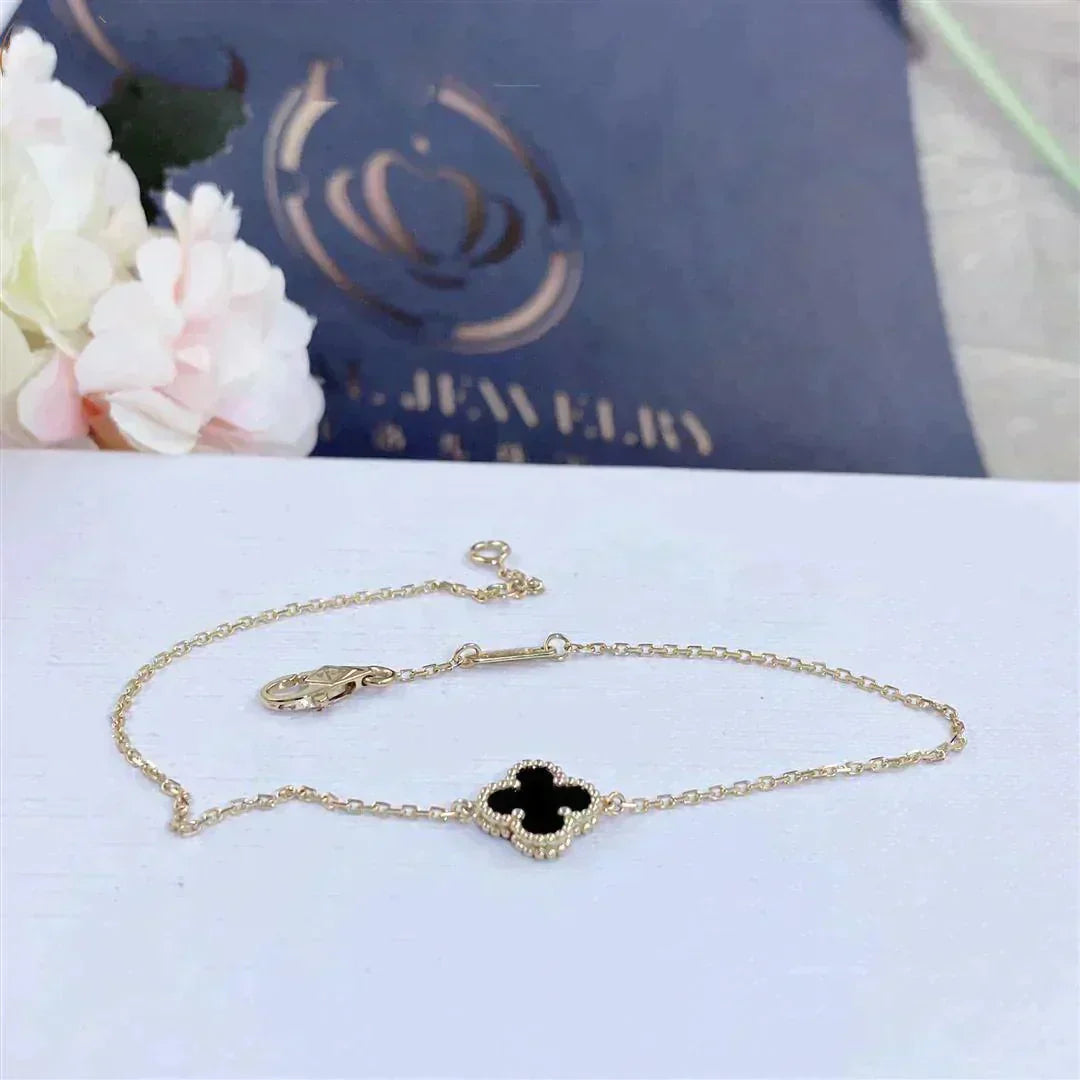 [Love's Uplift]CLOVER ONYX SINGLE FLOWER BRACELET