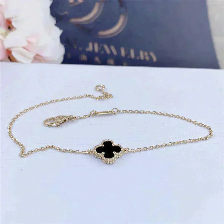 [Love's Uplift]CLOVER ONYX SINGLE FLOWER BRACELET