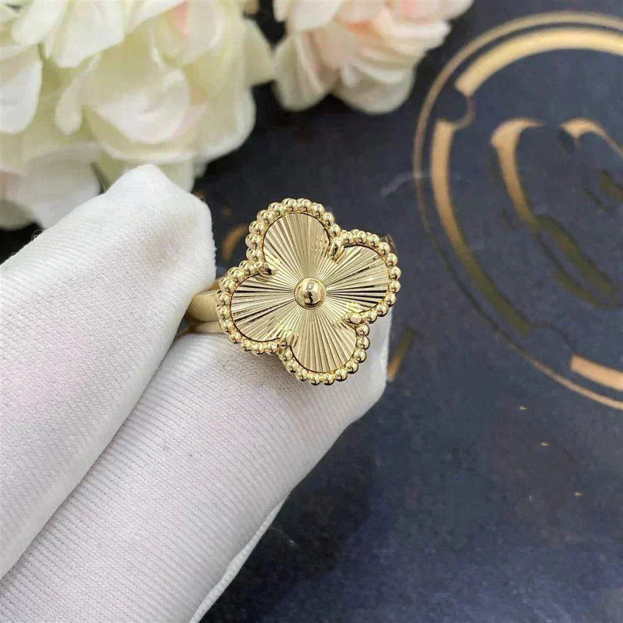 [Love's Uplift]CLOVER GOLD RING