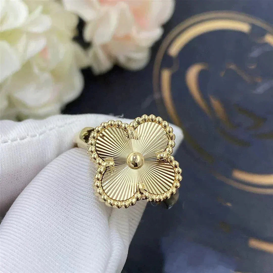 [Love's Uplift]CLOVER GOLD RING