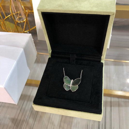 [Love's Uplift]LARGE BUTTERFLY SILVER PENDANT DIAMOND NECKLACE