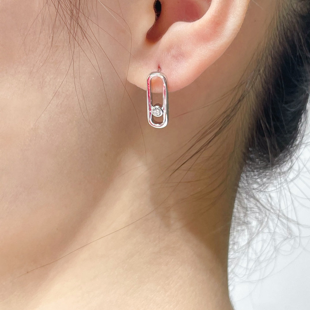 [Love's Uplift ]MOVE UNO SMALL 1 DIAMOND EARRINGS