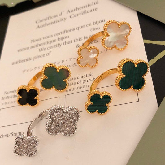 [Love's Uplift]CLOVER BETWEEN THE FINGER RING