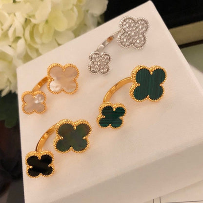 [Love's Uplift]CLOVER BETWEEN THE FINGER RING