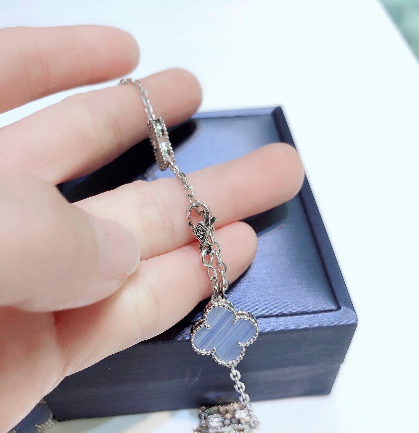 [Love's Uplift]CLOVER 10 MOTIFS CHALCEDONY DIAMONDS SILVER NECKLACE